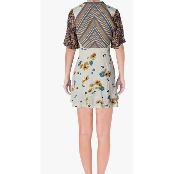 Free People Women's Mix It Up Floral Short Sleeve Ivory Combo  Mini Dress Size 2 - Picture 2 of 16